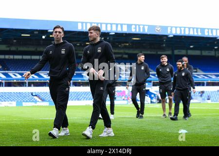 Luis Binks aus Coventry City und Josh Eccles aus Coventry City vor dem Spiel der Sky Bet Championship in St. Andrew's @ Knighthead Park, Birmingham. Bilddatum: Samstag, 13. April 2024. Stockfoto