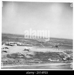 5. ARMEE: LUFTAUFNAHMEN ÜBER DEN ANZIO BRÜCKENKOPF - Nettuno Flugplatz aus der Luft, British Army Stockfoto