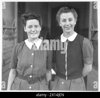 US-AMERIKANISCHE CHIRURGIN MIT DER BRITISCHEN ARMEE - Miss Hilda Baird (links) und Miss Jane hier-Evans aus Moorlands, Blue Anchor, Watchett, Somerset British Army Stockfoto