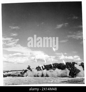 AA-AUSRÜSTUNG IN Einem TRAININGSZENTRUM - Twin-Zylinder-Z-Projektoren in Aktion British Army Stockfoto