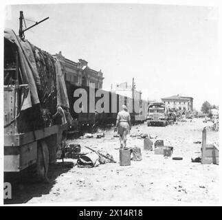 ACHTE ARMEE : VERSCHIEDENE - die zerschlagenen Anschlussgleise zum Bahnhof Chiusi British Army Stockfoto