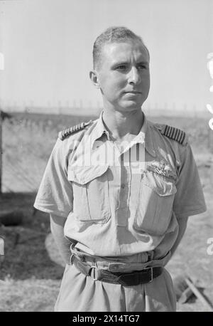 G.K. „Sheep“ Gilroy, Wing Leader des No. 324 Wing in Pachino, Sizilien, befehligte den Flugplatz, diente zuvor mit 603 und 609 Squadrons RAF und führte Feldzüge in Nordafrika, Sizilien und Süditalien, 1942–1943. Stockfoto