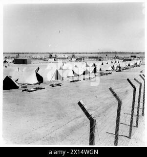 LEBEN IN Einem LIBYSCHEN GEFANGENENLAGER - Ein Blick auf einen Teil des Lagers, britische Armee Stockfoto