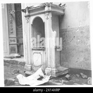 ITALIEN : FÜNFTE ARMYDAMAGED KULTURBAUTEN IN NEAPEL - die Beichtschachtel in der Damage Chapel , British Army Stockfoto