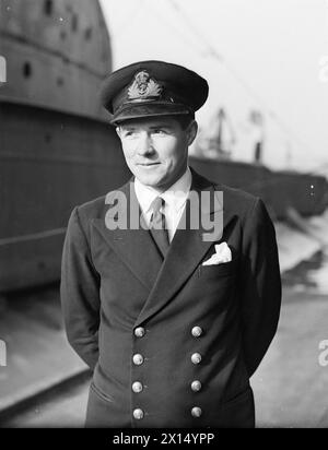 DIE SCHWIERIGSTE U-BOOT-HEIMAT NACH JAHRELANGEM ERFOLGREICHEN DIENST IM MITTELMEER. AM 4. MÄRZ 1943 WURDE KEIN BRITISCHES U-BOOT ERBARMUNGSLOSER GEJAGT ALS DIE HMS TAKU (COMMANDER LT A J W PITT, RN), NACHDEM SIE EIN GROSSES VERSORGUNGSSCHIFF VOR DER NORWEGISCHEN KÜSTE TORPEDIERT HATTE. SIE MUSSTE VIER STUNDEN LANG AUF DEM MEERESBODEN LIEGEN, WÄHREND DER FEIND „EINE PERFEKTE LAWINE VON TIEFENLADUNGEN“ NIEDERREGNET. IHRE LETZTE FLUCHT FAND IN DER ÄGÄIS STATT, WO SIE BIS AUF EINE HALBE STUNDE AN DER OBERFLÄCHE, ALS DER KAPITÄN DEN LÄRM DER GEBLÄSE NICHT RISKIEREN KONNTE, UM DIE LUFT IM U-BOOT ZU BEFREIEN, SUBMERG BLEIBEN MUSSTE Stockfoto