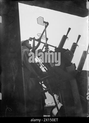 AN BORD DER HMS RODNEY. SEPTEMBER 1940, AN BORD DES SCHLACHTSCHIFFES UND IM HAFEN. - Die .5 sind einsatzbereit Stockfoto