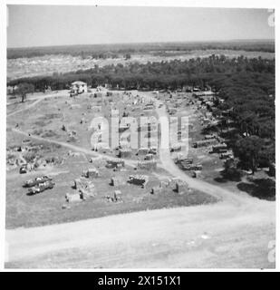 FÜNFTE ARMEE : LUFTAUFNAHMEN ÜBER DEN ANZIO BRÜCKENKOPF - das Base Supply Depot und Details Ausgabe Depot auf der Hauptstraße von Rom britische Armee Stockfoto