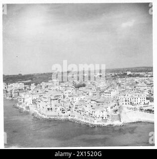 FÜNFTE ARMEE : LUFTAUFNAHMEN ÜBER DEN ANZIO BRÜCKENKOPF - Nettuno aus dem Süden, britische Armee Stockfoto