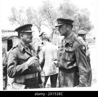 ITALIEN: ACHTE ARMEEKONFERENZ IM TAC-Hauptquartier - Brigadier Frith und Brigadier Lambert - britische Armee Stockfoto