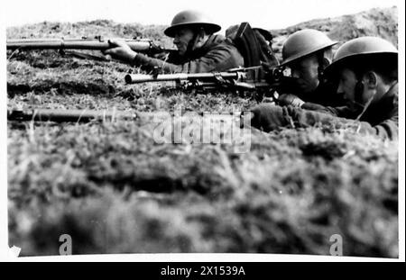 MIT DER SCHWARZEN UHR AUF DEN SHETLAND-INSELN - Men of the Black Watch, die Verteidigungspositionen der Britischen Armee besetzt Stockfoto