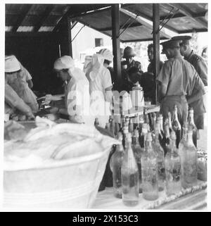 Eine KANTINE AM KAI - die Freiwilligen versorgen Soldaten mit Erfrischungen British Army Stockfoto