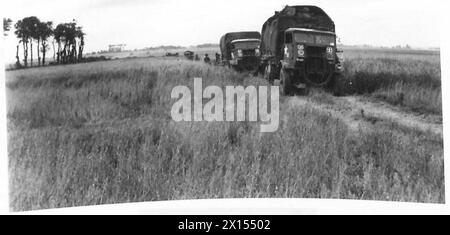 8. KORPS NORDWESTLICH VON CAEN - Transport der 5 Lancashire Fusiliers, Division 59, über ein Maisfeld in Richtung St Constant British Army, 21st Army Group Stockfoto