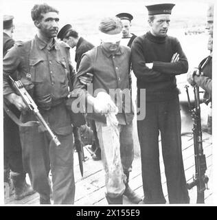 Deutsche Gefangene werden nach dem Angriff der britischen Armee auf Dieppe in Newhaven transportiert und landen. Stockfoto