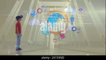 Bild von Mediensymbolen und weißem Jungen mit vr-Headset über dem Serverraum Stockfoto