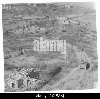 ITALIEN: 8. ARMYTHE-LEBEN Eines PANZERMANNES - das Geschwader, das entlastet wird, auf der march British Army Stockfoto