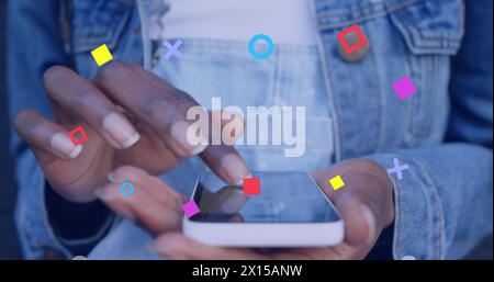 Bild der Datenverarbeitung über kaukasier mit Smartphone Stockfoto