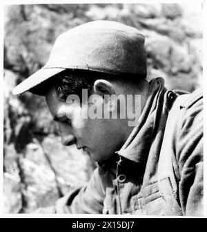 Der britische Armeesoldat C. Perry aus Black Rock, Südirien, kocht während der Friedenszeiten Rationen. Stockfoto