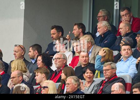 Rudi Voeller, Voeller (DFB Sportdirektor), Stefan Kiesslong, Bernd Neuendorf, DFB-Präsident Deutscher Fußball, im Spiel BAYER 04 LEVERKUSEN - SV WERDER BREMEN 5-0 am 14. April 2024 in Leverkusen, Deutschland. Saison 2023/2024, 1.Bundesliga, Spieltag 29, 29.Spieltag Fotograf: ddp-Bilder / STAR-Bilder - DFL-VORSCHRIFTEN VERBIETEN JEDE VERWENDUNG VON FOTOGRAFIEN als BILDSEQUENZEN und/oder QUASI-VIDEO - Stockfoto