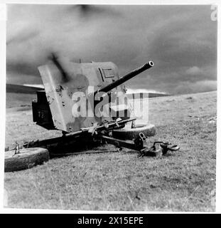 Die 2-Pfünder Mark III Panzerabwehrkanone ist von vorne zu sehen und zeigt ihr Design und ihre Funktion als Panzerabwehrwaffe der britischen Armee. Stockfoto