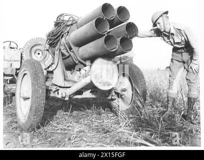 TUNIS : LETZTE PHASEN VOR DER EROBERUNG DER STADT - Vorderansicht eines neuen deutschen 6-Zoll-Mörtels, wie man sehen kann, gibt es sechs Fässer auf einem zweirädrigen Fahrgestell der British Army Stockfoto