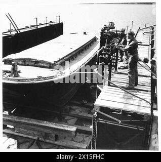 SCHWIMMENDES TROCKENDOCK AM GARELOCHHEAD 75-TONNEN-FEUERZEUG IM DOCK - Allgemeine Ansicht mit Bedienfeld, British Army Stockfoto