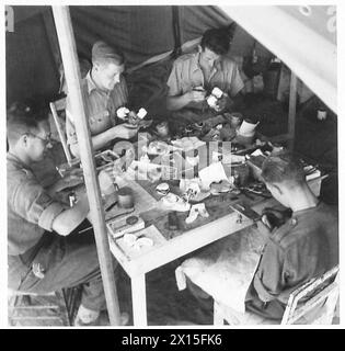 DIE HIGHLAND DIVISION IN DER MARETH LINIE - Zahnmechanik im Freien, Aufbau, Veredelung und Polieren von Prothesen British Army Stockfoto