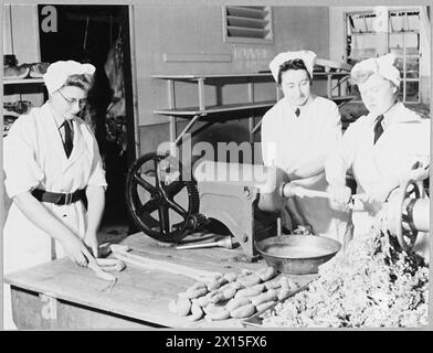 STATION FOOD FACTORY - in diesem Bereich des Fleischzubereitungsraums Royal Air Force werden 6734 Würste pro Tausend hergestellt Stockfoto