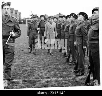 BESUCH DER PRINZESSIN ROYAL IN Einem BATAILLON DES FLACHLANDREGIMENTS - der Prinzessin Royal, die die britische Armee der Ehrengarde inspiziert Stockfoto