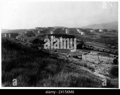 Eine allgemeine Ansicht des Tanklagers in Neath zeigt das Layout der Fabrik, einschließlich der „Tank Farm“ im Hintergrund für die Treibstoffeinsätze der British Army. Stockfoto