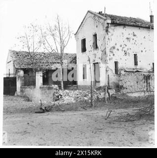 TUNESIENFELDZUG von NOVEMBER 1942 bis MAI 1943: Gebäude wurden während der Schlacht in Tabarka am 29. November 1942 beschädigt Stockfoto