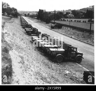 Das Militärangehörige führt einen Spezialeinsatz mit Wassertanks und 15-cwt-Fahrzeugen durch. Stockfoto