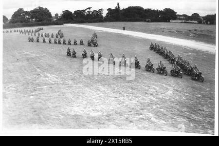 MASSED MOTORRADDEMONSTRATION - Motorradfahrer in V-Formation British Army Stockfoto