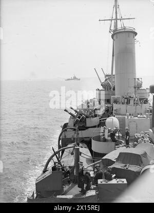 Am 12. Mai 1944 lieferte die HMS Dido mit amerikanischen Zerstörern schikanierendes Feuer auf dem Appian Way in Terracina und gegen feindliche Artillerie, die sich der Fünften Armee in Gaeta widersetzte. Fotografisches negativ der Mittelmeeroperation. Stockfoto