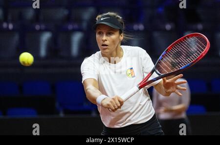 Stuttgart, Deutschland. April 2024. Tennis: WTA Tour - Stuttgart. Tatjana Maria (Deutschland) in Aktion während einer Trainingsveranstaltung am Zentralgericht. Quelle: Marijan Murat/dpa/Alamy Live News Stockfoto