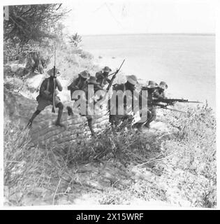 DIE KÖNIGLICHE WESTAFRIKANISCHE GRENZTRUPPE AN DER KENIANISCH-ITALIENISCHEN GRENZE SOMALILAND - "BEREIT FÜR ALLES!" Eine Abteilung in Ausbildung, britische Armee Stockfoto