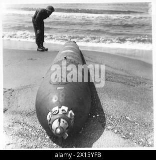 FÜNFTER ARMV : ANZIO BRÜCKENKOPF ERSTER EINSATZ VON DEUTSCHEN, MENSCHENANGETRIEBENEN TORPEDOS – einem weiteren Torpedo, der von einem der Zwerge abgefeuert wurde und in der britischen Armee der Region Anzio an Land kam Stockfoto