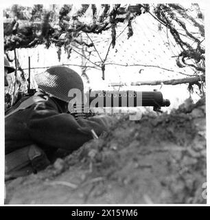 ITALIEN : ACHTER ARMYBATTLE DES FLUSSES SANGRO - Ein Vickers Maschinengewehrposten im Gebiet des Flusses Sangro. In No.9147 ist der Fluss Sangro mit den Appenninen im Hintergrund British Army zu sehen Stockfoto