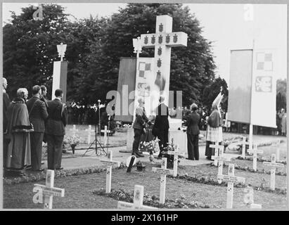 DIE POLNISCHE LUFTWAFFE IN GROSSBRITANNIEN, 1940-1947 – General Władysław Sikorski, der C-in-C der polnischen Streitkräfte, und Präsident Władysław Raczkiewicz enthüllten das Denkmal der polnischen Luftwaffe während der Zeremonie auf dem Friedhof Newark-on-Trent, wahrscheinlich am 15-17. Juli 1941. Erzbischof Józef Gawlina ist auch anwesend Royal Air Force, polnische Luftwaffe, Sikorski, Władysław, Gawlina, Józef, Raczkiewicz, Władysław, Ujejski, Stanisław Stockfoto