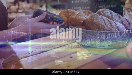 Bild der Computersprache, Handelstafel über abgeschnittener Hand einer Frau, die ein Passwort eingibt Stockfoto