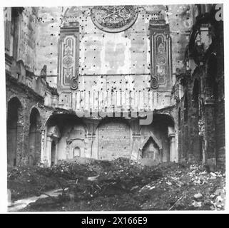 ITALIEN : FÜNFTE ARMYDAMAGED KULTURGEBÄUDE IN NEAPEL - Eine Szene in der beschädigten Kirche , British Army Stockfoto