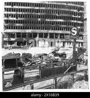 BOMBENSCHADEN IN BERLIN - Bombenschaden in Berlin britische Armee, 21. Armeegruppe Stockfoto