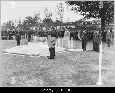 AMERICAN MEMORIAL IM RAF-TRANSPORTKOMMANDO H.Q. - 15921 Foto veröffentlicht 1945 Shows - General Ira C. Eaker von der U.S.A.A.F. hielt seine Ansprache während der Zeremonie der Royal Air Force Stockfoto