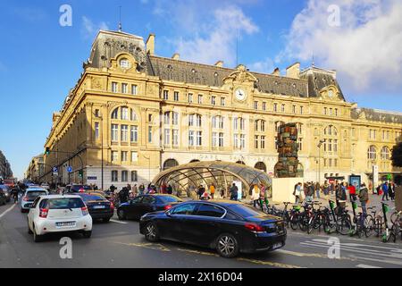 Paris, Frankreich - 20. Januar 2020: Der Bahnhof Saint-Lazare (Bahnhof St Lazarus), offiziell Paris-Saint-Lazare, ist eine der sechs großen Endbahnstrecken Stockfoto