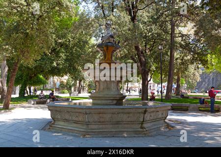 Split, Kroatien, 17. April 2019: Der Strossmayer-Brunnen (kroatisch: Strossmayerova Fontana) in der Altstadt. Stockfoto