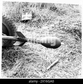 TUNIS: LETZTE PHASEN VOR DER EROBERUNG DER STADT: Die deutsche Panzerabwehrkanone und der hochexplosive Bombenprojektor wurden für die Abschussung der britischen Armee eingesetzt Stockfoto