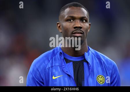 Mailand, Italien. April 2024. Marcus Thuram vom FC Internazionale sieht beim Spiel der Serie A zwischen dem FC Internazionale und Cagliari Calcio am 14. April 2024 im Stadio Giuseppe Meazza in Mailand an. Quelle: Marco Canoniero/Alamy Live News Stockfoto