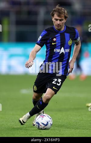 Mailand, Italien. April 2024. Nicolo Barella vom FC Internazionale im Spiel der Serie A zwischen dem FC Internazionale und Cagliari Calcio im Stadio Giuseppe Meazza am 14. April 2024 in Mailand. Quelle: Marco Canoniero/Alamy Live News Stockfoto