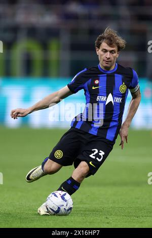 Mailand, Italien. April 2024. Nicolo Barella vom FC Internazionale im Spiel der Serie A zwischen dem FC Internazionale und Cagliari Calcio im Stadio Giuseppe Meazza am 14. April 2024 in Mailand. Quelle: Marco Canoniero/Alamy Live News Stockfoto