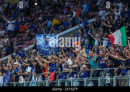 Mailand, Italien. April 2024. Fans des FC Internazionale, die während des Fußballspiels der Serie A 2023/24 zwischen dem FC Internazionale und Cagliari Calcio im Giuseppe Meazza Stadion zu sehen waren. Endstand; Inter 2:2 Cagliari. (Foto: Fabrizio Carabelli/SOPA Images/SIPA USA) Credit: SIPA USA/Alamy Live News Stockfoto