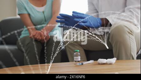 Bild des dna-Strangs über verschiedenen Arzt und Patienten Stockfoto